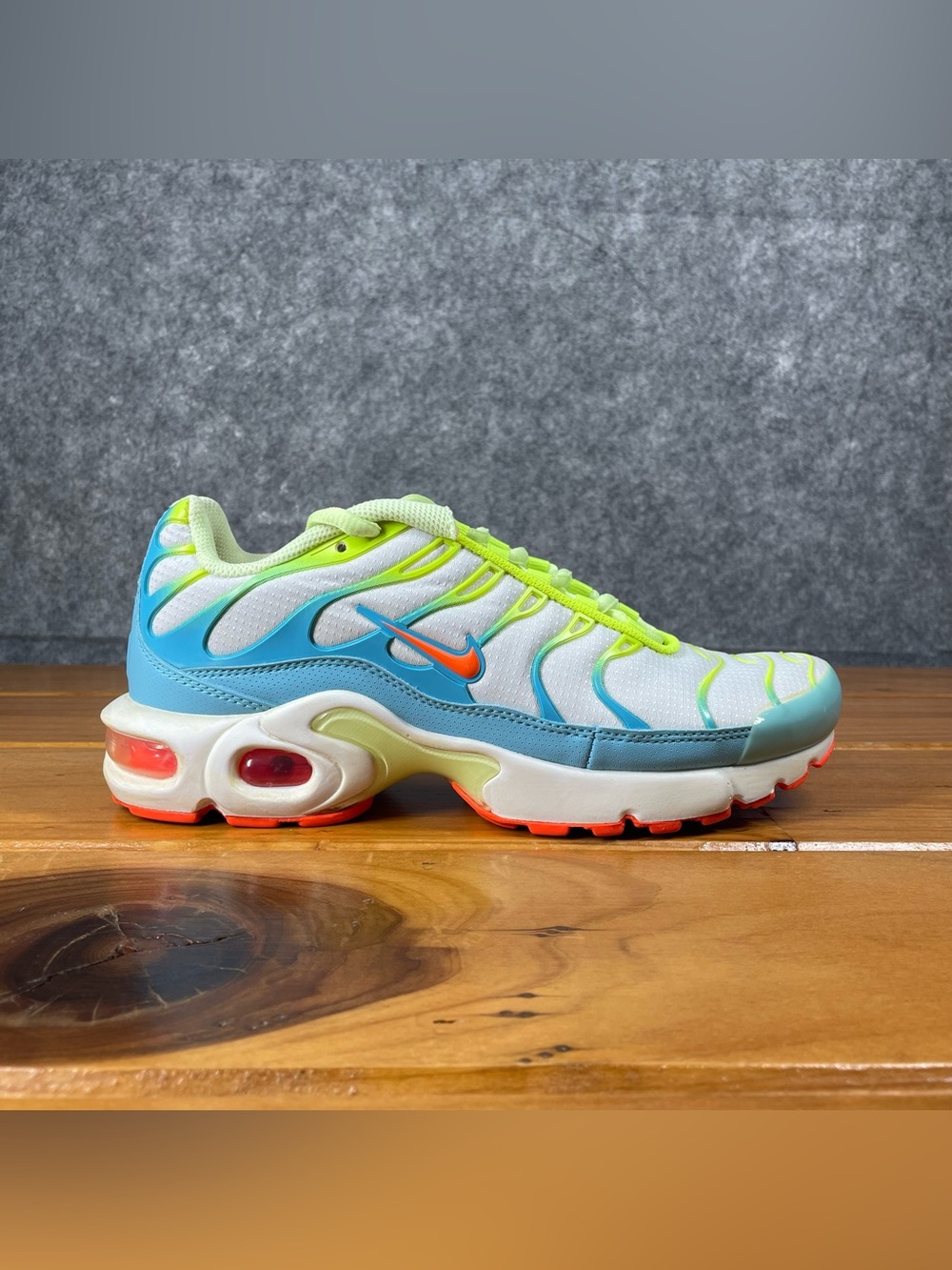 Nike Air Max Plus TN GS Size 6Y / Womens 7.5 White Blue Volt Orange CJ9930-400 - Picture 7 of 16